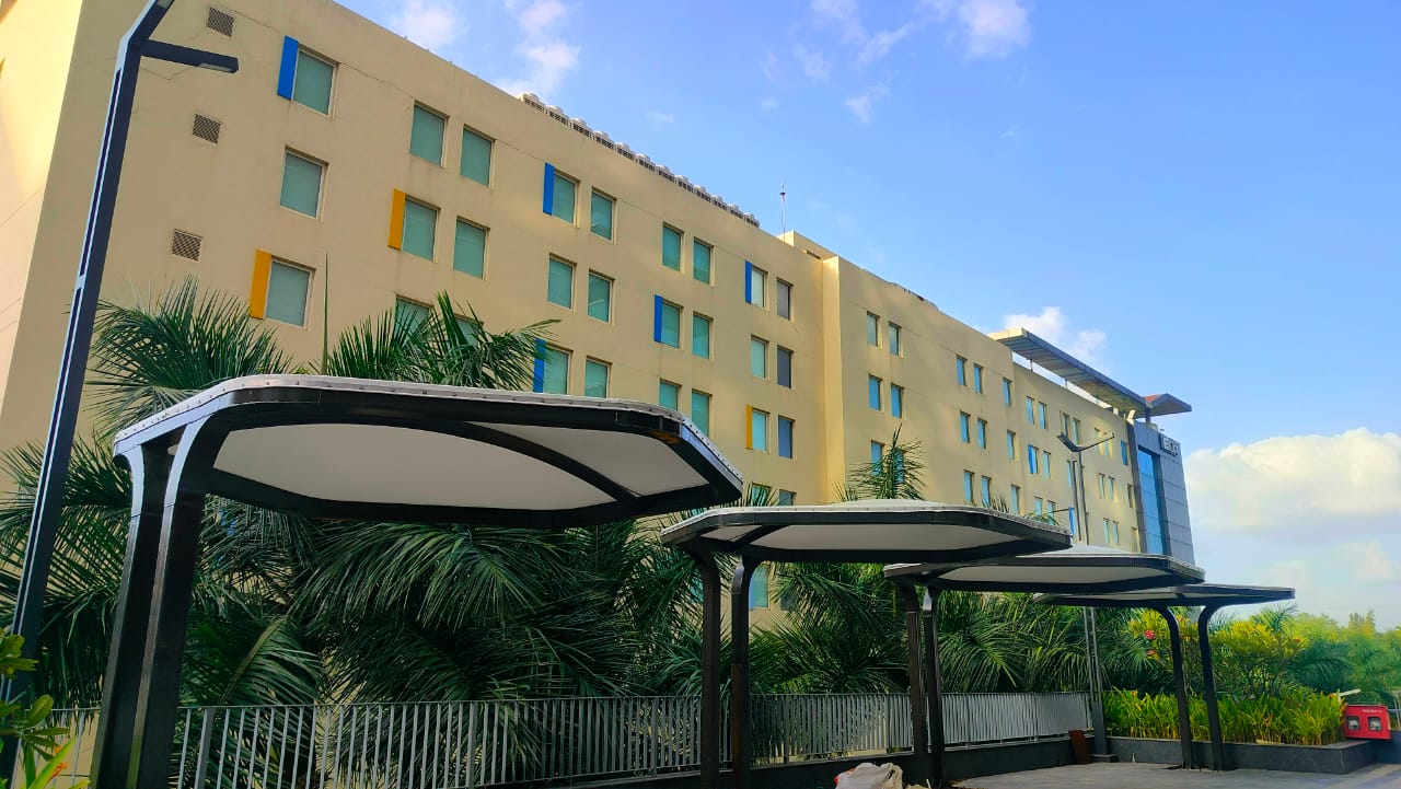 Cantilever Tensile Structure